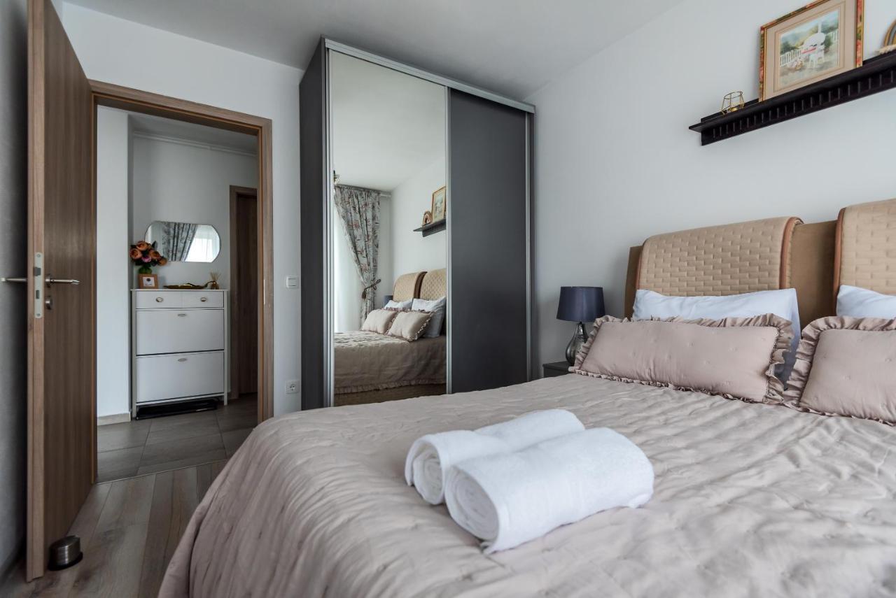 Lovely Chic Studio, On A Beautiful Promenade Apartment Брашов Екстериор снимка